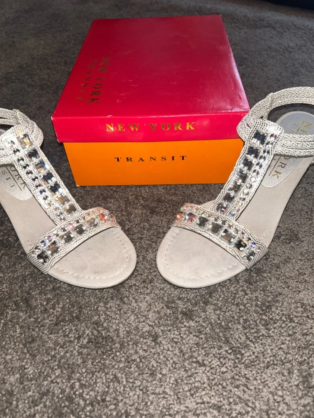 New York Transit Embellished Silver T-Strap Women’s Sandals Size 71/2 runs small - Picture 7 of 12